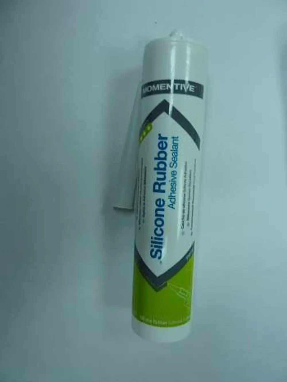 Weißes Silikon-Rohr in Kartusche, Marke Remeha, mit Aufschrift "Silikone Rubber Adhesive Sealant." Eignet sich für Dichtungs- und Klebeanwendungen.